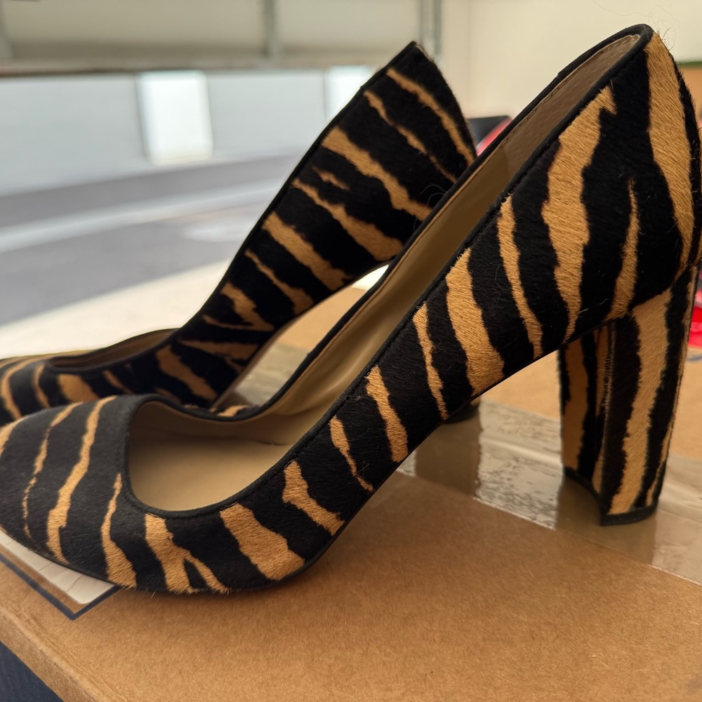 Ann Taylor Black and Tan Block Heel Pumps